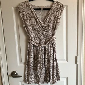 LOFT V-neck Tie dress Size M